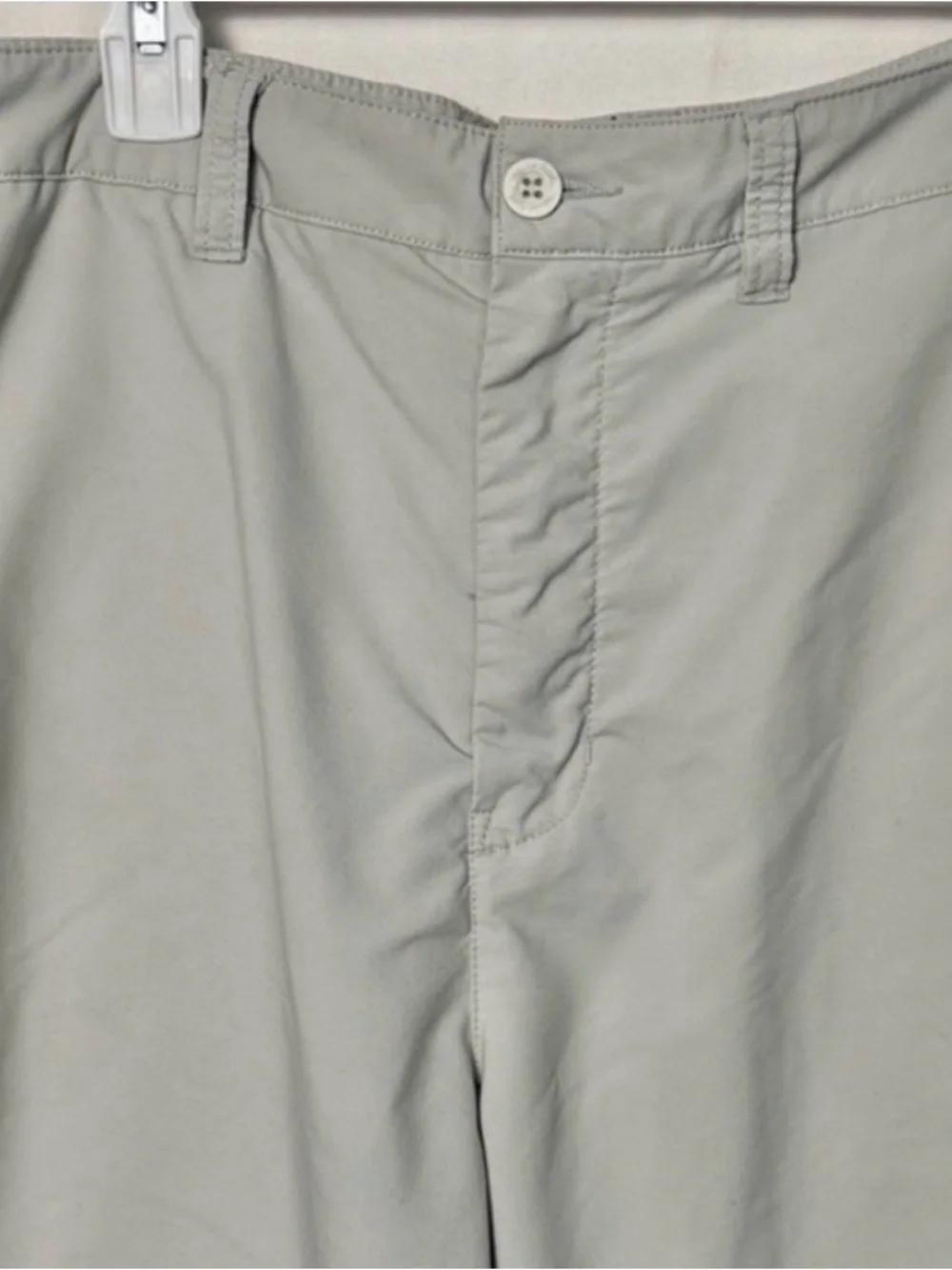 Travis Mathew Men's Light Gray Chino Golf Shorts Size 40